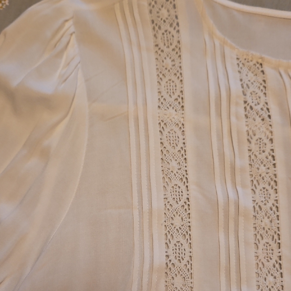 Caslon White Blouse Elegant Design - Picture 3 of 4
